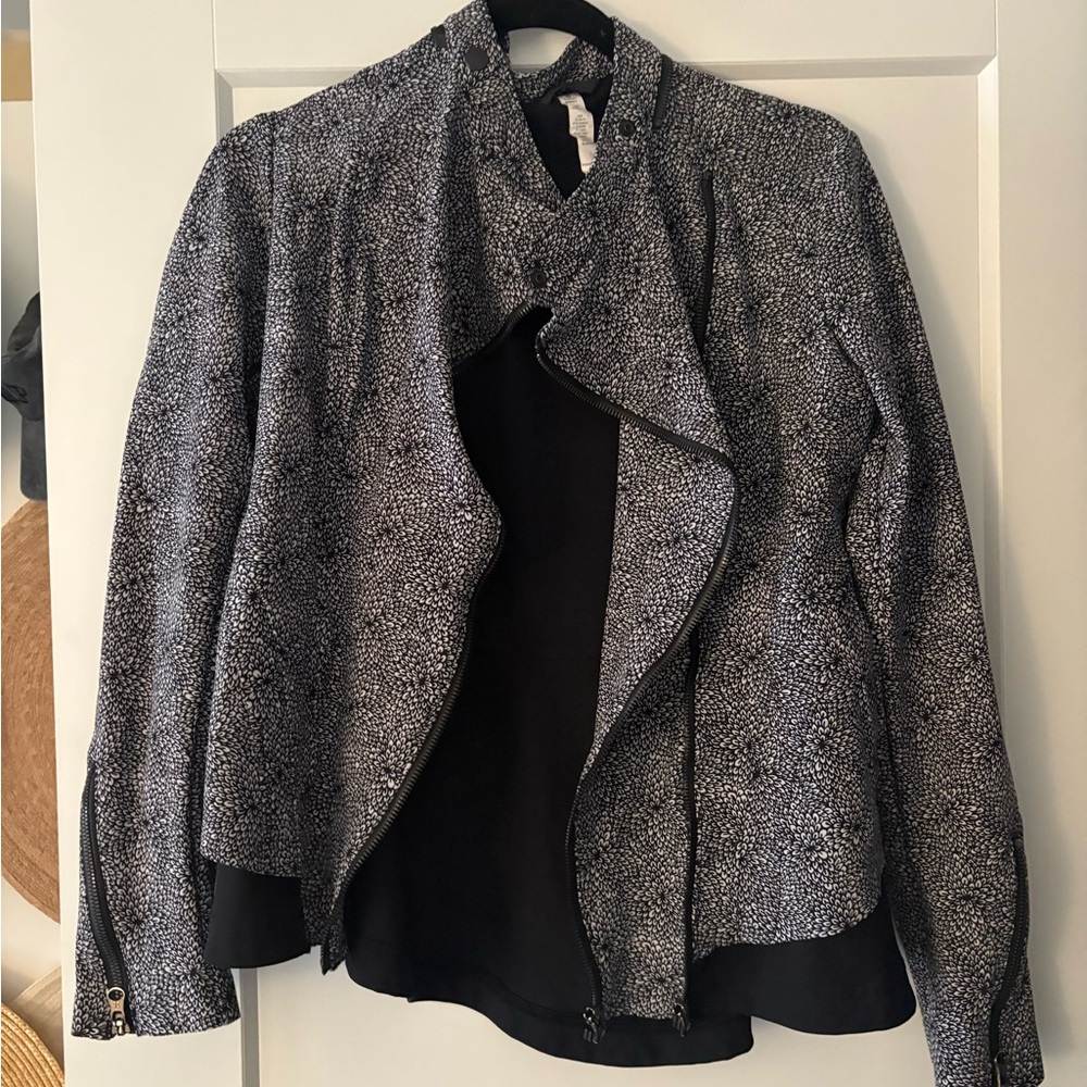 Lululemon Bust A Move Jacket in Plush Metal Black Ghost - Picture 3 of 5
